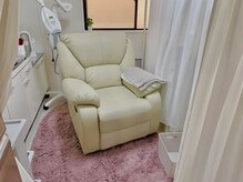 ミナ(mina)の雰囲気（落ち着いた店内、ふかふかソファでゆったりホワイトニング♪）