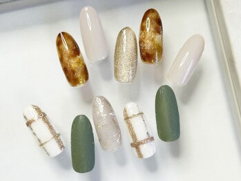 サロン ド オーヴ(salon de Orbe)の写真/【デザインにお悩みの方にも◎】毎月新作のネイルデザインを楽しみませんか?魅力的な指先を演出♪