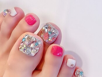 キラネイル アンド アイラッシュ by World Beauty(KIRA)の写真/大人女性の足元を彩る♪専門フットケアと大人フットネイルで、自信あふれる指先に