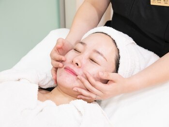 グランダム ローズの写真/【頭皮から徹底リフトアップ★】ヘッドスパ×フェイシャルエステでお肌引き上げ！ほうれい線にも◎