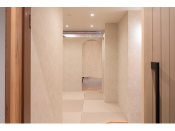 整 大阪高槻(totonou)/店内は和風モダンな佇まい♪