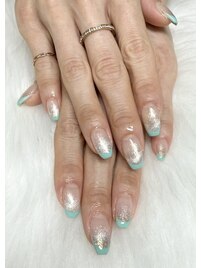 グリーンフレンチネイル