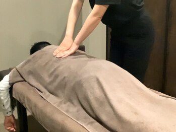 ここらく 泉店の写真/姿勢の悪さから来る腰の痛みもプロにご相談ください！筋肉を緩めほぐす手技で、ツラい状態を改善します！