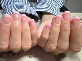 春色ピンクフレンチネイル