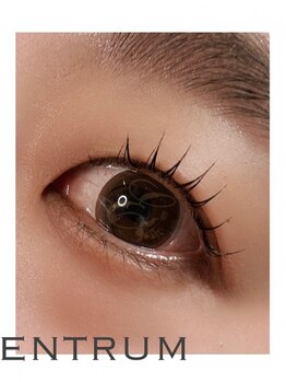 エントルム(Entrum)の写真/【モチの良さとキープ力が自慢】時間が経っても美しさ続く◎パリジェンヌで根本からぐっと立ち上げ印象UP♪