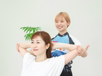 ストレッチヒーロー 姫路広畑店の写真/慢性的な首肩コリの方におすすめ◎無理な動きのない寝たままストレッチで根本改善♪
