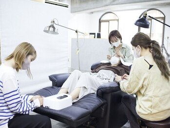 ティプシープラス(TIPSY＋)の写真/春色ネイル×カラーエクステが可愛い★【ダメージ軽減！3色までmixOK！フラットラッシュオフ込120本¥7050】