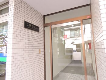 ホワイトアイ 浦和(WHITE EYE)/建物入り口の様子