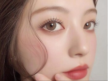 プラチナムドール 福岡警固店(PLATINUMDOLL)の写真/【天神駅徒歩8分】存在感のある程よい束感であなたの目元を彩ります!高技術アイリストの施術で満足度◎