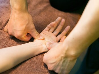 ほぐし処 いやしの森/施術シーン～ハンドスパ～