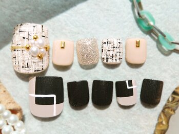 プラスネイル 武蔵小杉店(PLUS NAIL)の写真/可愛いフットデザイン豊富!毎月新作リリース!【触りたくなるすべすべかかと】になれる角質ケアメニューも◎