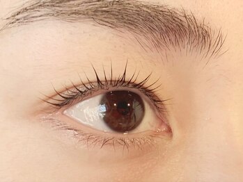 シムヘアクリエーション(s.i.m hair creation)の写真/《まつ毛パーマ》まつ毛を根本からしっかり立ち上げて瞳に光を☆綺麗なナチュラルなお目元を作り上げる♪