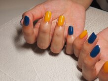 ビューティトリップ(Beauty TRIP)/鮮やかな青に可愛いイエロー