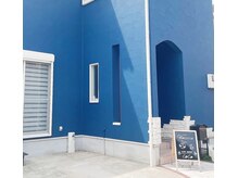 ココ(CoCo)の雰囲気（こちらのネイビーの外観を目印にお越しください！）