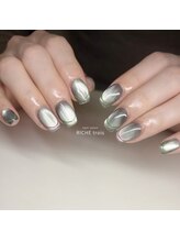 リッシュ トロワ(RICHE trois)/グリーンフレンチラインネイル