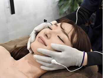 ラクリス フィット オオサカ(Rakulease fit OSAKA)の写真/スッキリ小顔×パッチリ目元×幹細胞エステ★4D筋膜リリースならお顔細部の筋肉まで簡単アプローチ♪