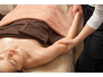 リンパマッサージ専門サロン シンシアリー(Sincerely)/流れ8.二の腕のコリたるみを改善