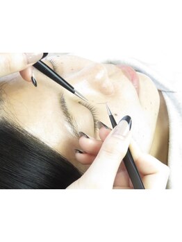 ナチュラル上品な目元にしたい