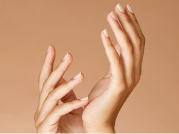 アンジュ(Ange)の写真/丁寧なドライハンドケアで自爪の健康を保ちながら綺麗な指先を♪ケアの行き届いた指先で第一印象もUP！