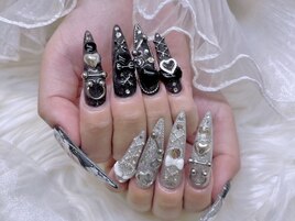 長さ出し 地雷系 ピアス 秋