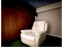 サードプレイスの雰囲気（プラネタリウムの個室で周りを気にせずおくつろぎください）
