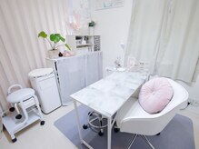 サロン ド ルノア(Salon de Lunoa)の雰囲気（白を基調とした明るく清潔感のある落ち着いた空間です。）