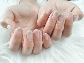 ビュービー ネイル(Beaubie Nail)/ラメグラデーションネイル