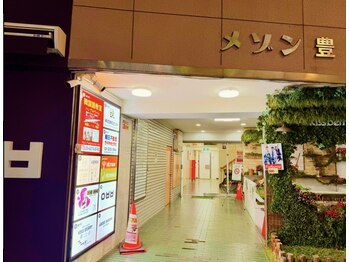 STB/店に上がるエルベートの入り口