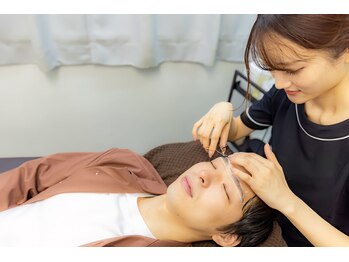 眉毛の王様 神戸三宮店/高いアイブロウ技術でモテ眉毛に