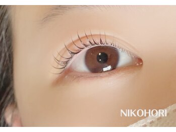 ニコホリ(NIKOHORI)/50種類のロットで上向きまつ毛！