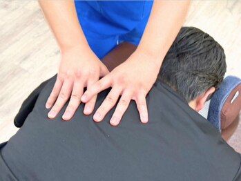 ほねラボ整骨院 我孫子駅北口院の写真/《お悩み根本改善整体》熟練手技で凝り固まった筋肉を丁寧にもみほぐして矯正♪デスクワークや眼精疲労に◎