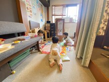 子育てママの整体サロン/施術中のお子様の様子