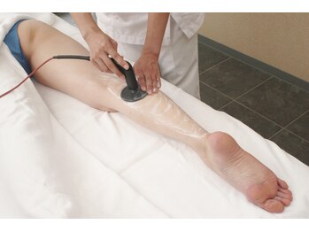 ヘアーアンドエステティックサロンタカネ(Takane)/【足の施術中】