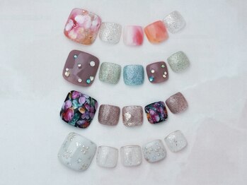 ワードローブ バイ シェリー(Wardrobe by CHERIE)の写真/【フットワンカラー(オフなし)¥3,500/デザイン8種¥7,200】足先にも季節感をプラスして華やかに彩ります♪