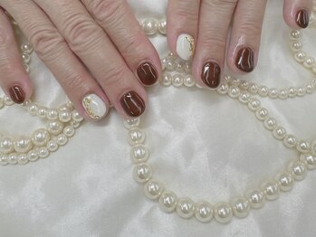 ハニービービー(Honey Bee Bee)/ゴールドブラウンネイル