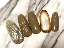 ネイルサロン ティディ(TIDY)/囲みべっこう×グレージュネイル