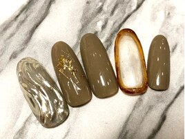 囲みべっこう×グレージュネイル