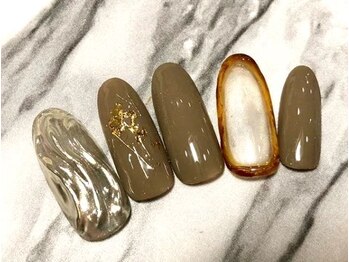 ネイルサロン ティディ(TIDY)/囲みべっこう×グレージュネイル