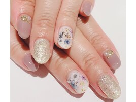 綺麗めフラワーネイル
