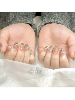 リッシュ トロワ(RICHE trois)/ゴールドラメネイル♪