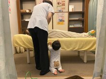 子育てママの整体サロン/施術中のお子様の様子