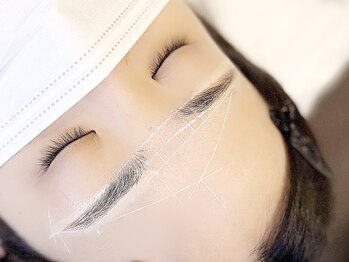 シュリ(Shri)の写真/お顔に合った黄金比を分析し、あなただけの似合わせ美眉へ♪印象を格上げする大人眉で自信を◎