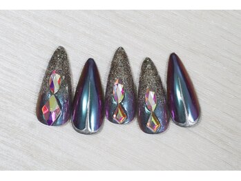 キラキラ個性派ネイル