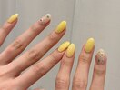 ホロフラワーと黄色で春ネイル