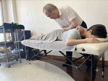 夢企画の雰囲気（肩の施術）
