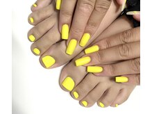 モモ(Momo)/レモンイエローネイル