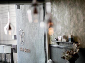 クチュリエール(Couturie're)の写真/忙しい日常を忘れて,上質な空間で指先の美しさを叶えるひとときを*ハイセンスなデザイン提案で理想の指先に