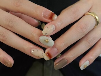 タン(TAN)の写真/ネイルもトレンドを取り入れてこなれ感UP◎カジュアルからイベントに向けたデザインまで豊富にご用意♪