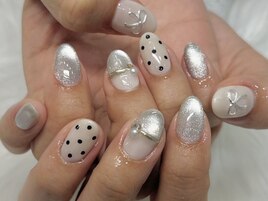 大人かわいいドットネイル♪