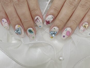 ハニービービー(Honey Bee Bee)/キラキラ宝石ネイル